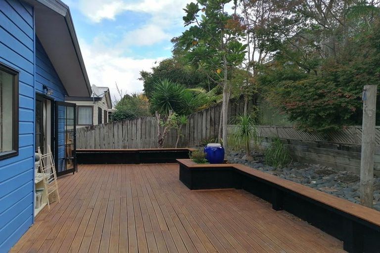 Photo of property in 1/11 Strabo Place, Windsor Park, Auckland, 0632