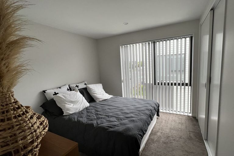 Photo of property in 1/21 Akoranga Drive, Northcote, Auckland, 0627