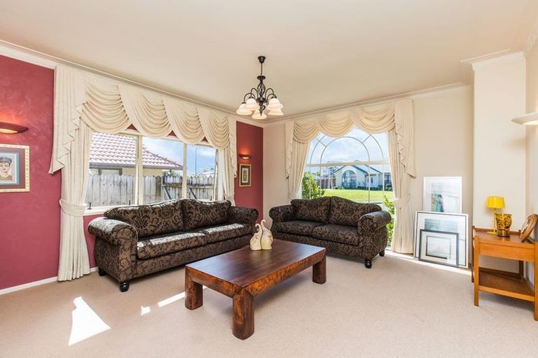 Photo of property in 58 Lothian Brae, Wattle Downs, Auckland, 2103