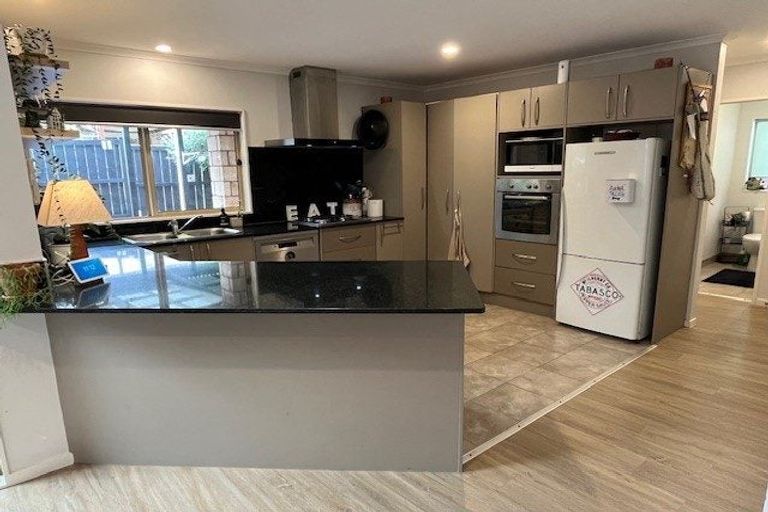 Photo of property in 26 Heidi Crescent, Flat Bush, Auckland, 2016