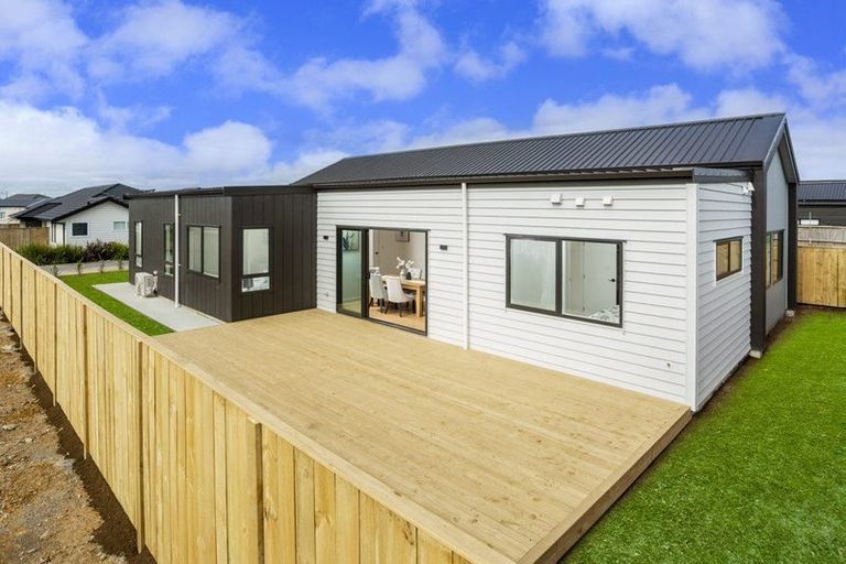 Photo of property in 75 Clarks Beach Road, Clarks Beach, 2122