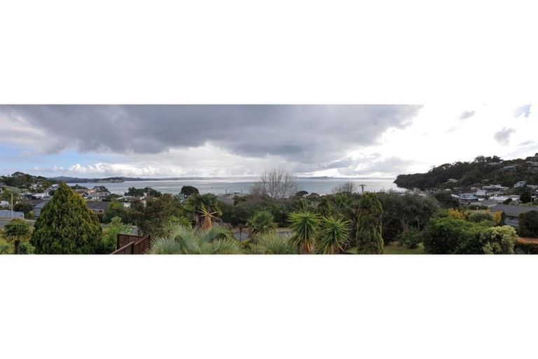 Photo of property in 31 De Luen Avenue, Tindalls Beach, Whangaparaoa, 0930