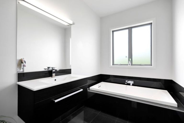 Photo of property in 3 Te Arakete Place, Hurworth, New Plymouth, 4310