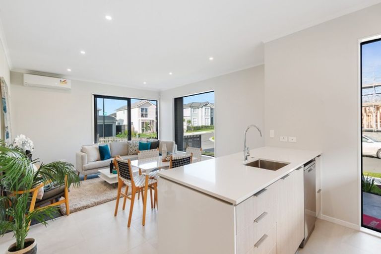 Photo of property in 6 Kuparu Lane, Red Beach, 0932