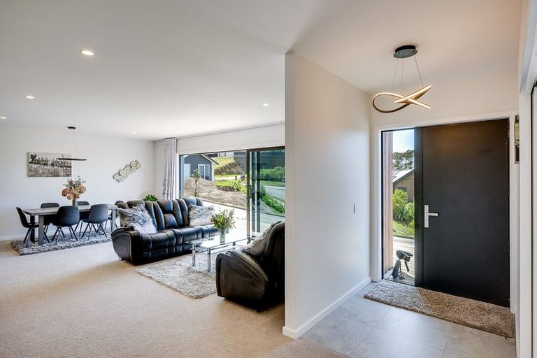 Photo of property in 91 Oak Road, Poraiti, Napier, 4112