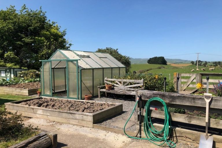 Photo of property in 22 Tiratu Road, Dannevirke, 4976