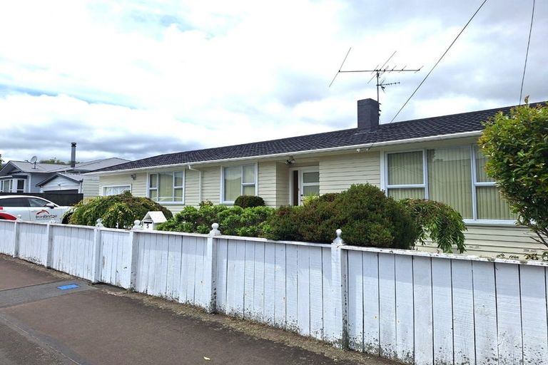 Photo of property in 5 Brown Street, Wallaceville, Upper Hutt, 5018