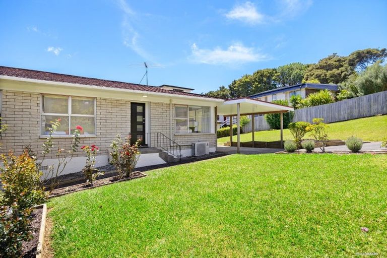 Photo of property in 2/13 Kathleen Street, Totara Vale, Auckland, 0627
