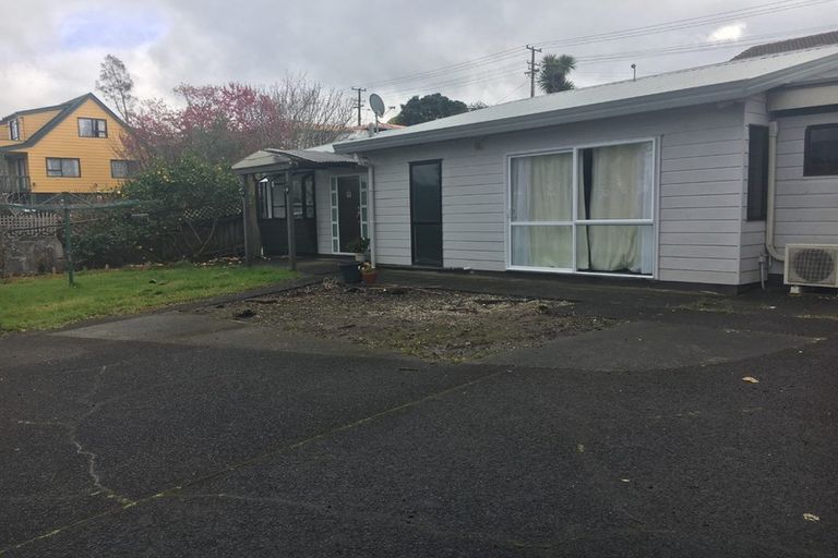 Photo of property in 2/248 Sturges Road, Henderson, Auckland, 0612
