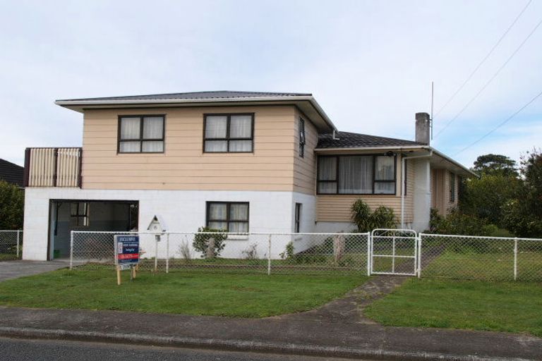 Photo of property in 6 Sutton Avenue, Mangere East, Auckland, 2024
