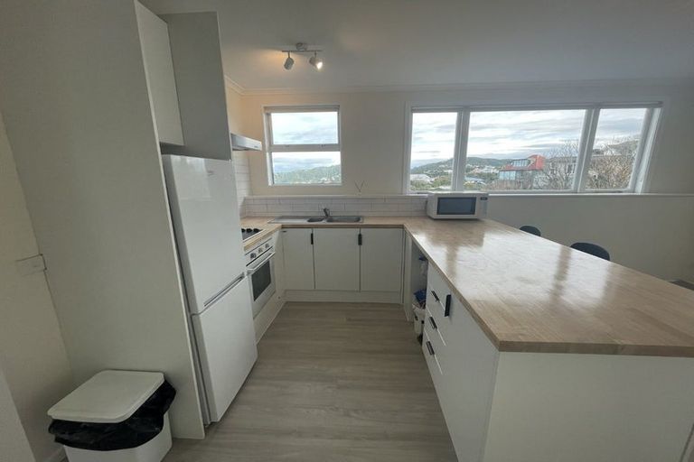 Photo of property in 12 Mataroa Avenue, Northland, Wellington, 6012