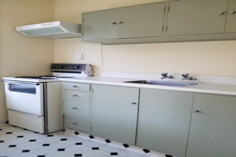 Photo of property in Churchill Flats, 213 The Terrace, Wellington Central, Wellington, 6011