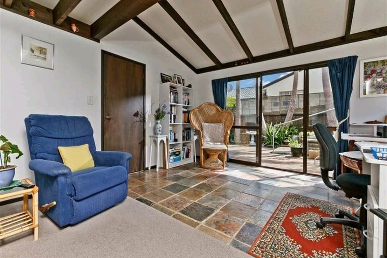 Photo of property in 1/268 Forrest Hill Road, Forrest Hill, Auckland, 0620