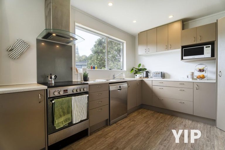 Photo of property in 12 Bloomsbury Grove, Newlands, Wellington, 6037