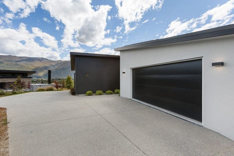 Photo of property in 13 Akitu Rise, Wanaka, 9305