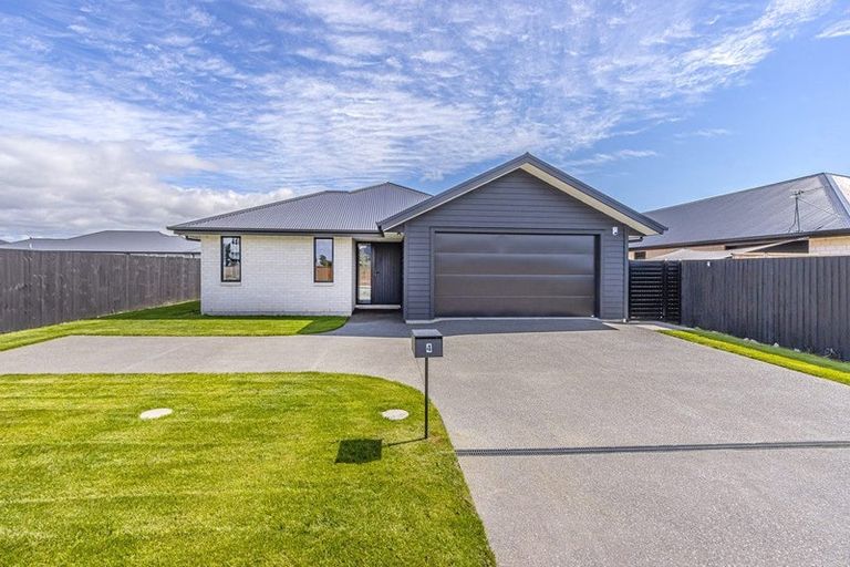 Photo of property in 4 Salkeld Place, Woodend, 7610