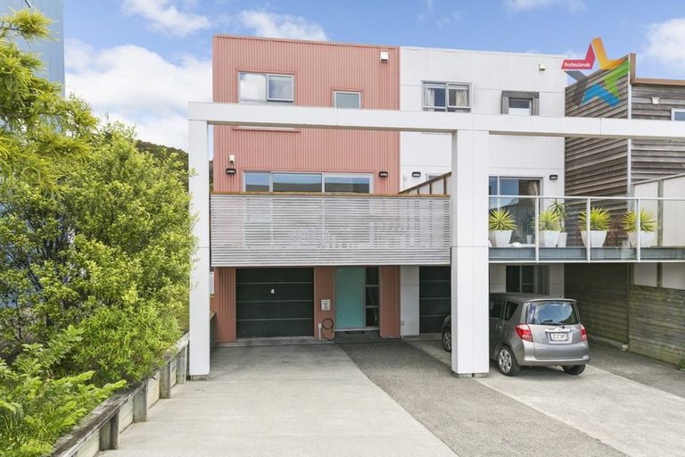 Photo of property in 68 Saddleback Grove, Karori, Wellington, 6012