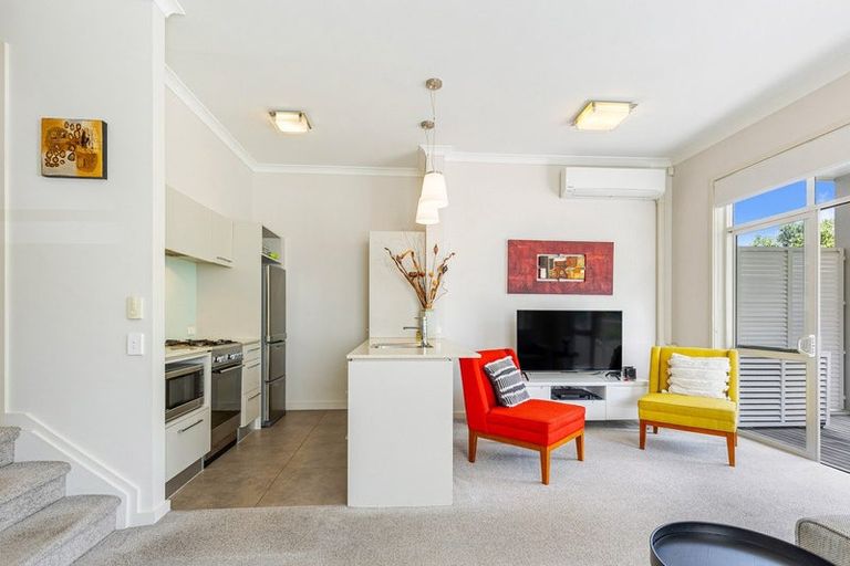 Photo of property in 16 Parkside Drive, Orewa, 0931