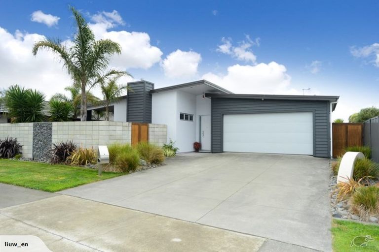 Photo of property in 11 Tasman Drive, Poraiti, Napier, 4112