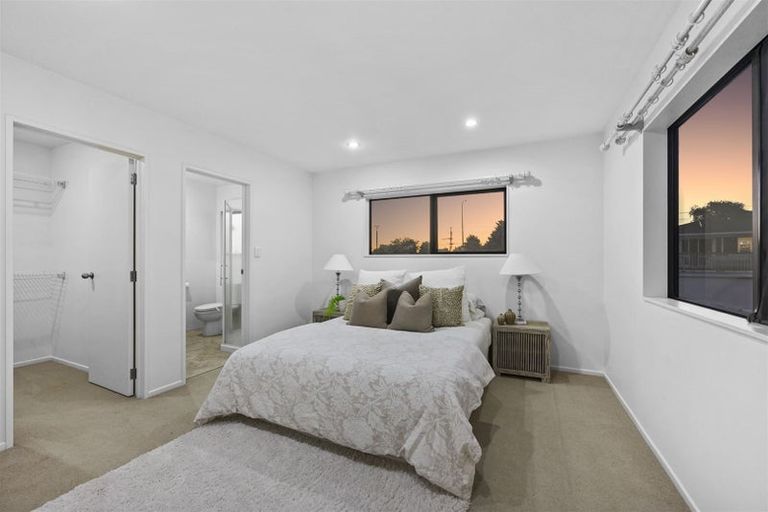 Photo of property in 209a Forrest Hill Road, Forrest Hill, Auckland, 0620