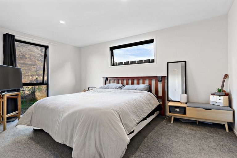 Photo of property in 26 Huxley Place, Lake Hayes, Queenstown, 9304