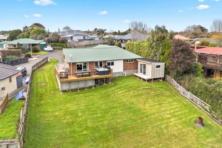 Photo of property in 17 Bella Villa Drive, Waiuku, 2123