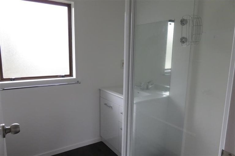 Photo of property in 20 Edgware Road, West Harbour, Auckland, 0618