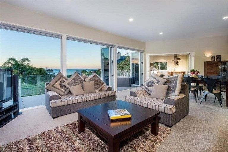 Photo of property in 20 Beechwood Road, Rothesay Bay, Auckland, 0630