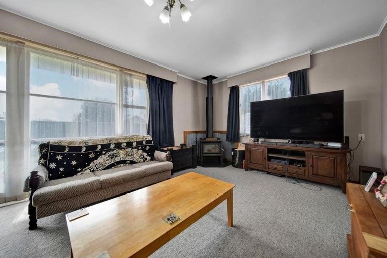 Photo of property in 10 Douglas Street, Hawera, 4610