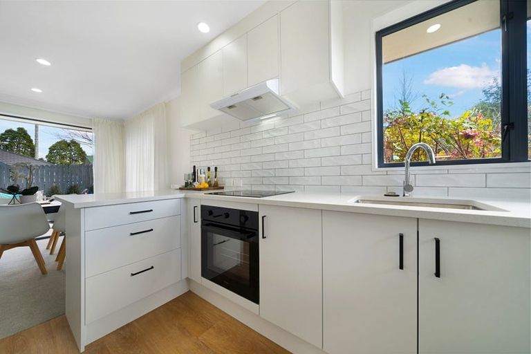 Photo of property in 8 Coupland Court, Glendene, Auckland, 0602