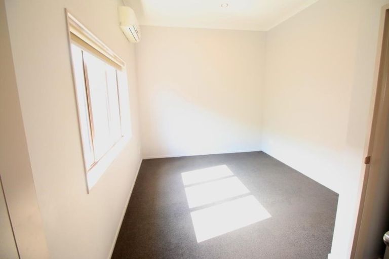 Photo of property in 27 Edgewood Way, Henderson, Auckland, 0612