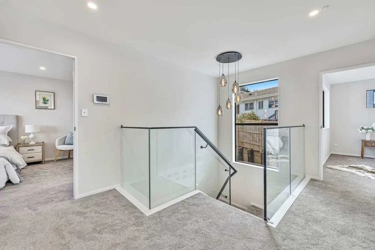 Photo of property in 29c Rotoiti Avenue, Pakuranga Heights, Auckland, 2010