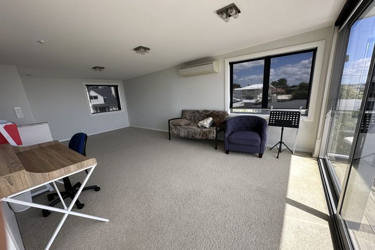 Photo of property in 276 Lake Road, Hauraki, Auckland, 0622
