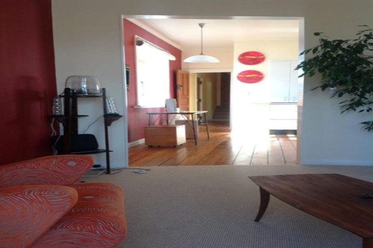 Photo of property in 36 Apu Crescent, Lyall Bay, Wellington, 6022