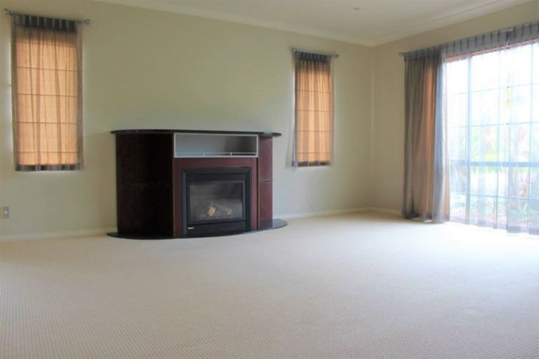 Photo of property in 15 Kaseng Place, East Tamaki Heights, Auckland, 2016