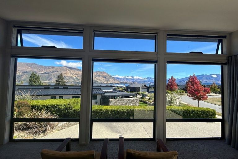 Photo of property in 1 Valley Crescent, Wanaka, 9305