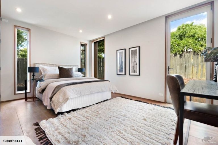 Photo of property in 8a Wairata Place, Te Atatu South, Auckland, 0610