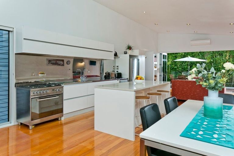 Photo of property in 16c Charmaine Road, Torbay, Auckland, 0630