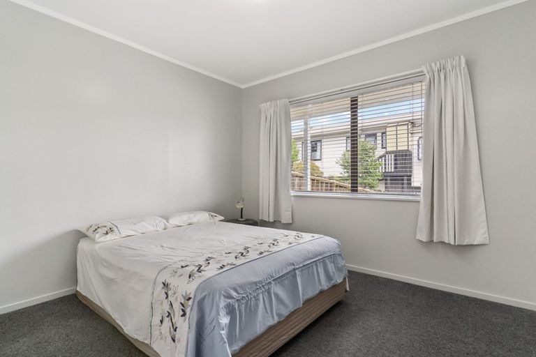 Photo of property in 64 Trias Road, Totara Vale, Auckland, 0629