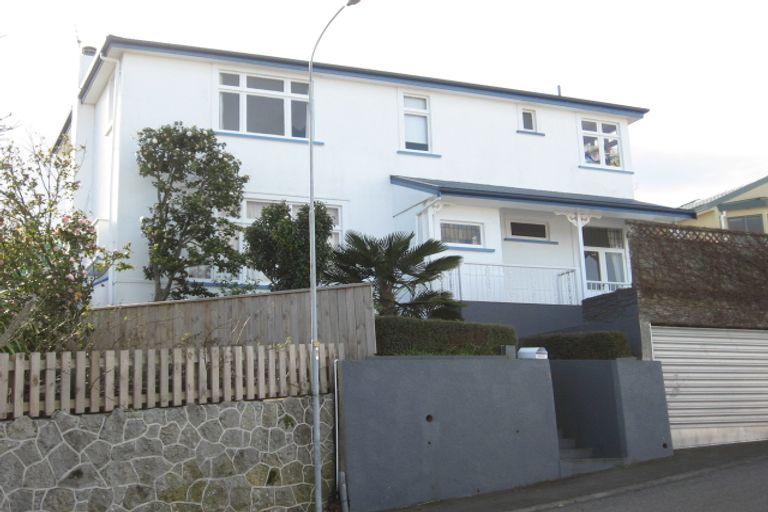 Photo of property in 3 Cobden Road, Bluff Hill, Napier, 4110