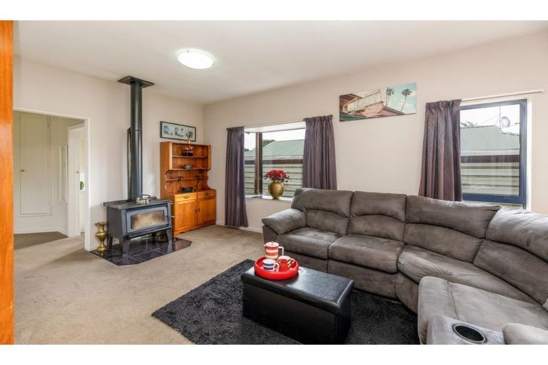 Photo of property in 23 Cross Street, Coalgate, 7673