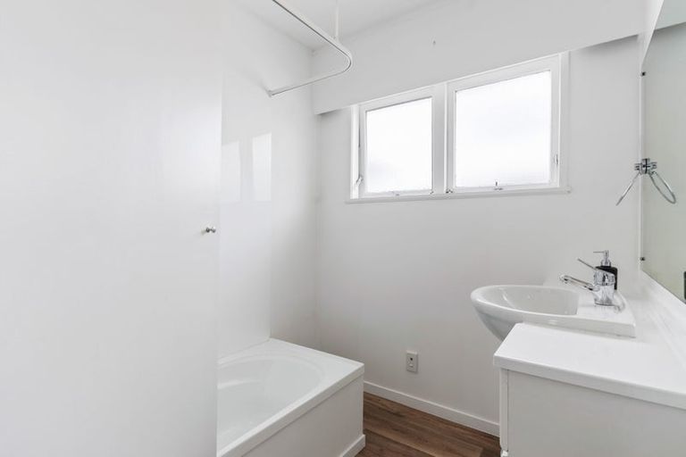 Photo of property in 17 Sealy Road, Torbay, Auckland, 0630