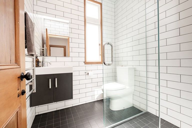 Photo of property in 16 Brewster Street, Bluff Hill, Napier, 4110