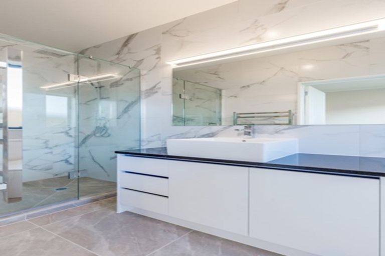 Photo of property in 46 Schoolside Road, Kumeu, 0810