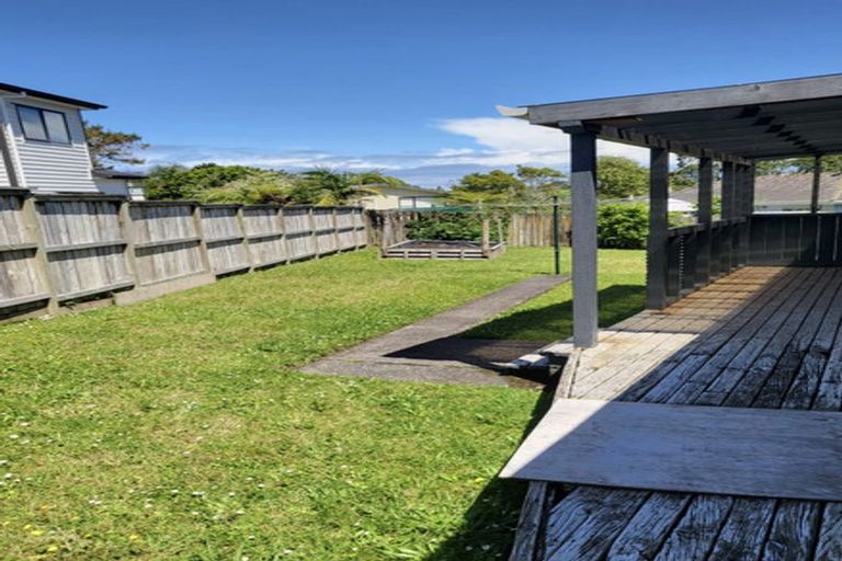 Photo of property in 3 Woodhouse Place, West Harbour, Auckland, 0618