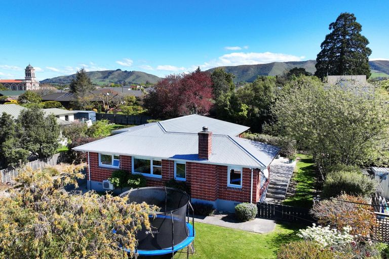 Photo of property in 15 Oxford Street, Waimate, 7924