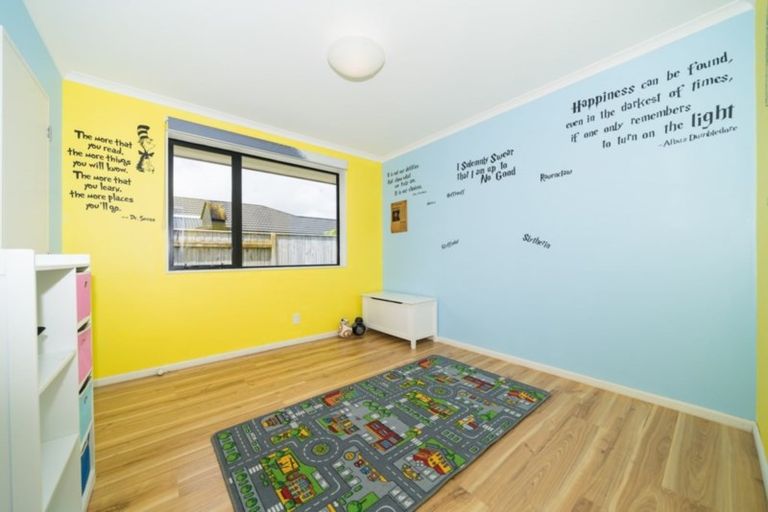 Photo of property in 38 Branigan Parade, Kelvin Grove, Palmerston North, 4414
