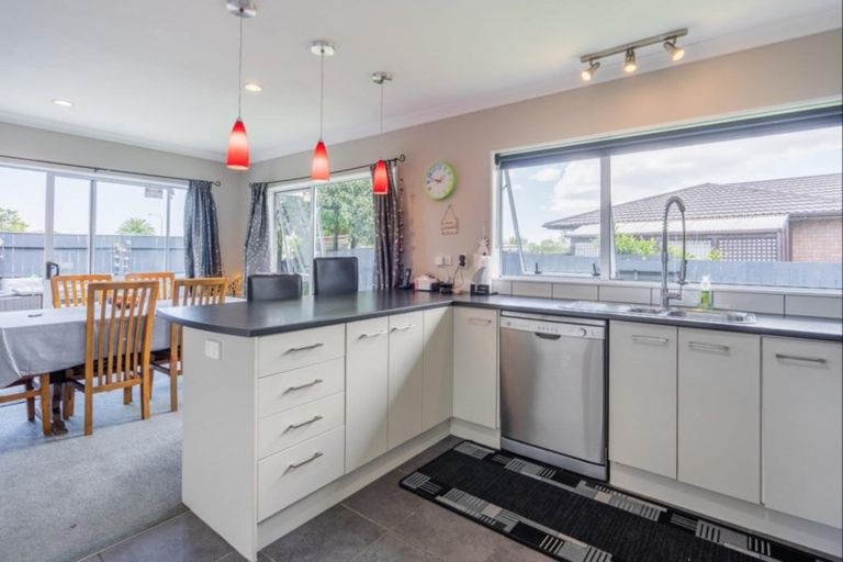 Photo of property in 50 Arawhata Road, Paraparaumu, 5032