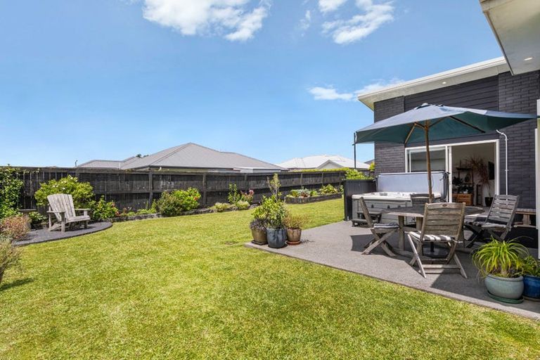 Photo of property in 11 Fred White Drive, Kumeu, 0810