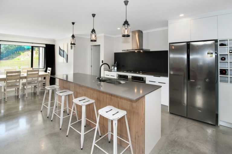 Photo of property in 15 Frederick Place, Whalers Gate, New Plymouth, 4310